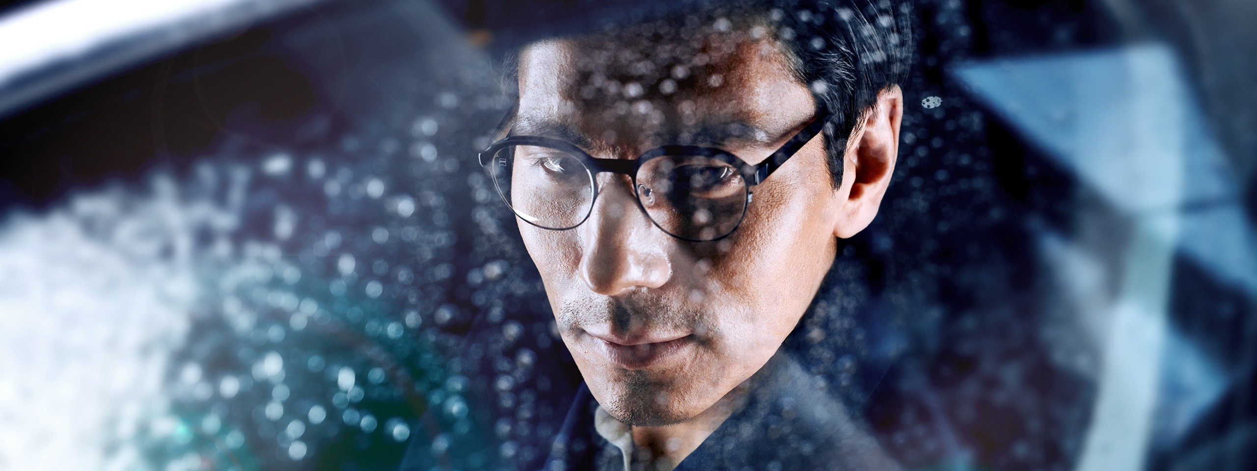 Zeiss: Mann mit Brille im Auto